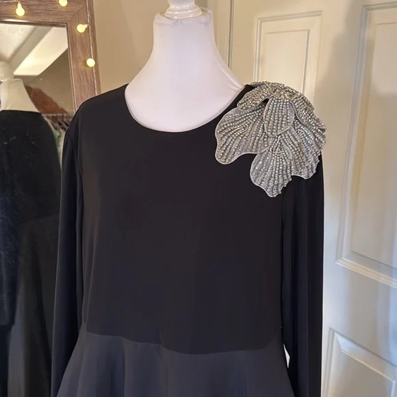 Mac Duggal Black Maxi Dress with Silver Accent - Picture 4 of 16